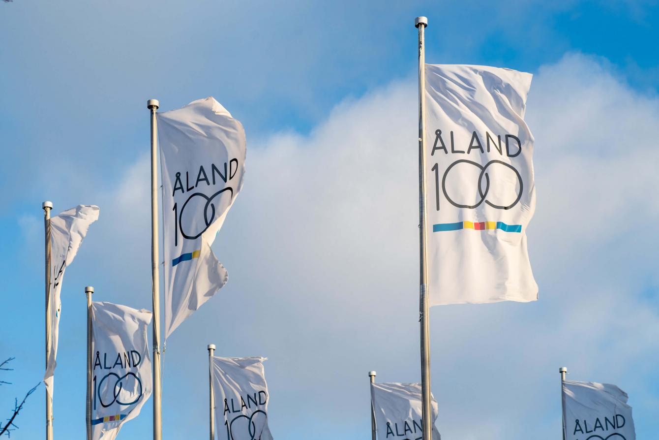 Åland 100 flaggor
