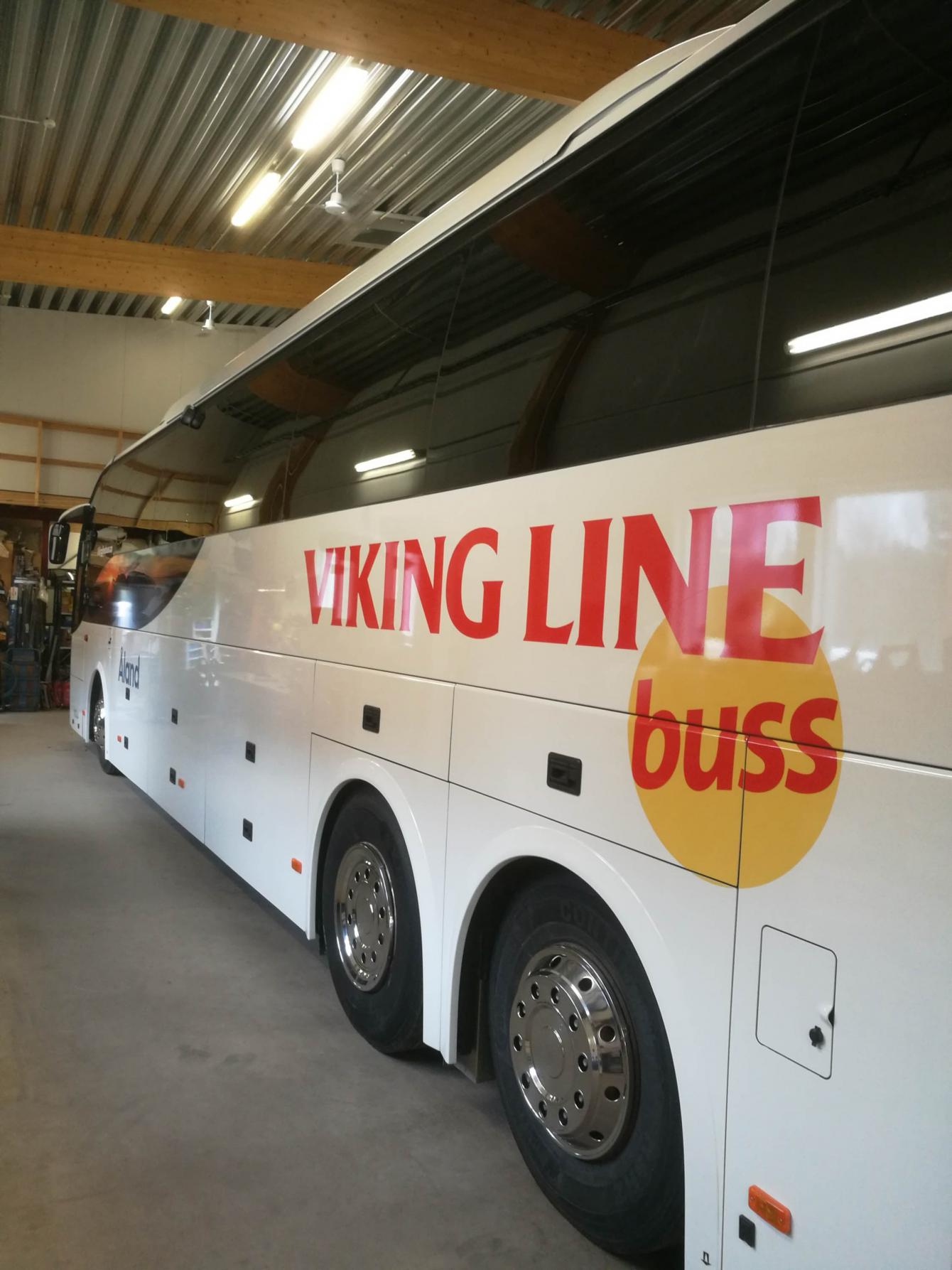 Tejpning eller foliering av buss